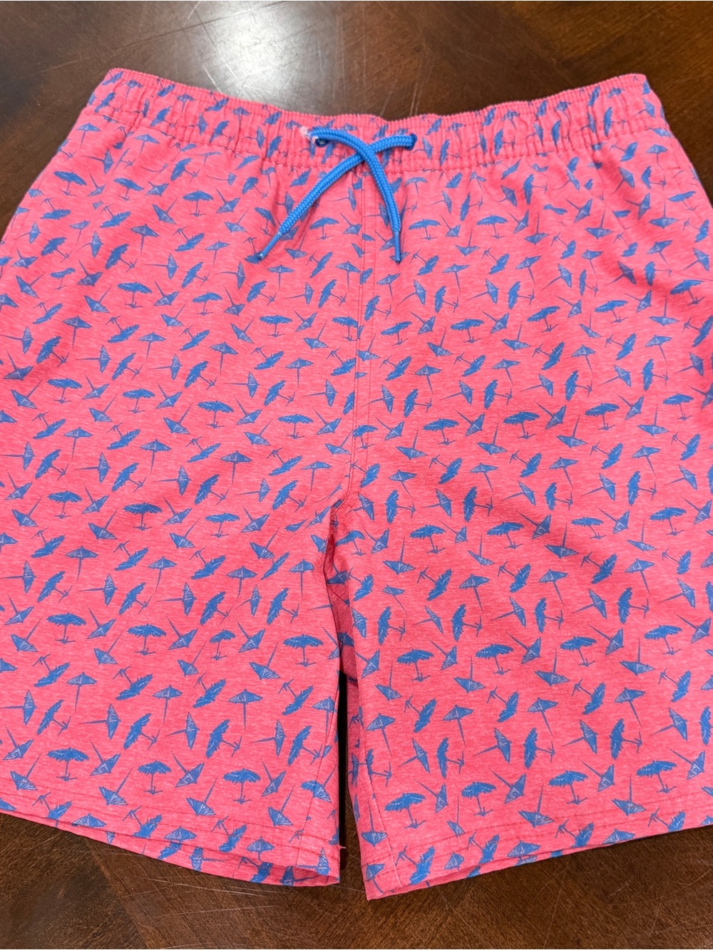 Vineyard Vines Pink Swim Shorts with Blue Umbrella Print Sz L (16) - Picture 1 of 9